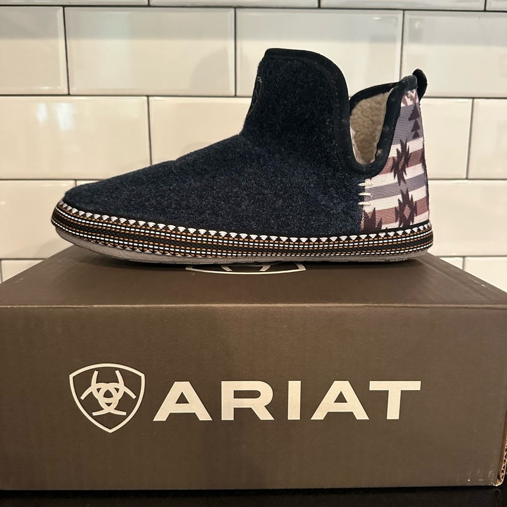 ARIAT Bootie Slipper Women's Size 8.5-9